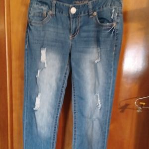 Maurice's distressed jeans size 5/6